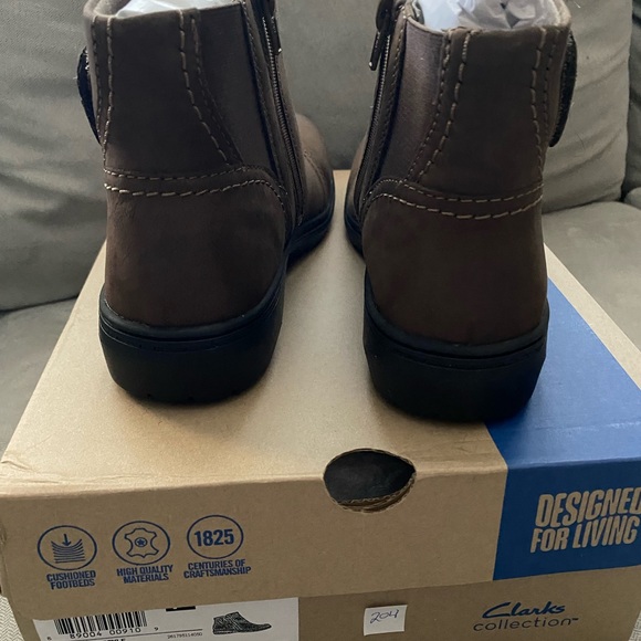 Clarks Women’s “Carleigh” Brown Ankle Boots, Sz 7.5 - Picture 4 of 5
